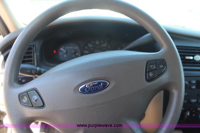 image for item H5017 2002 Ford Taurus