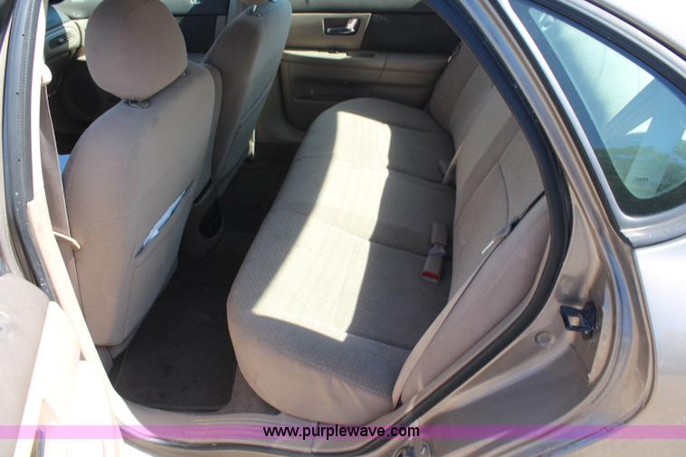 image for item H5017 2002 Ford Taurus