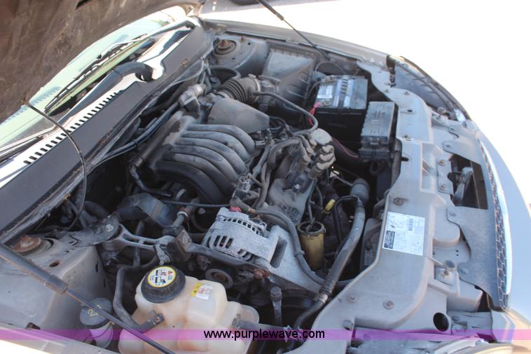 image for item H5017 2002 Ford Taurus