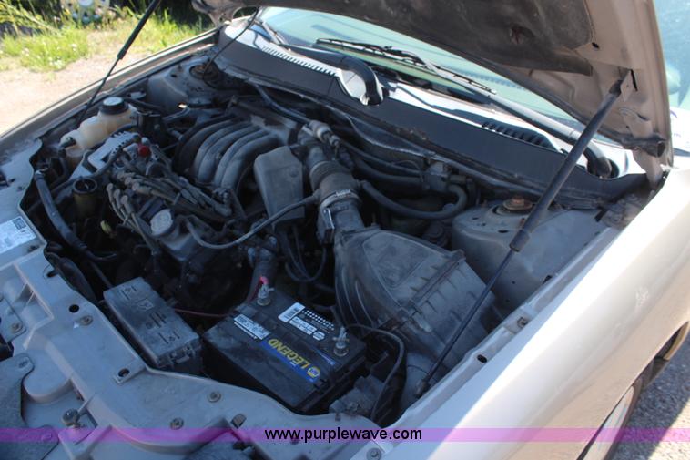 image for item H5017 2002 Ford Taurus