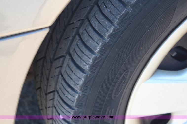 image for item H5017 2002 Ford Taurus