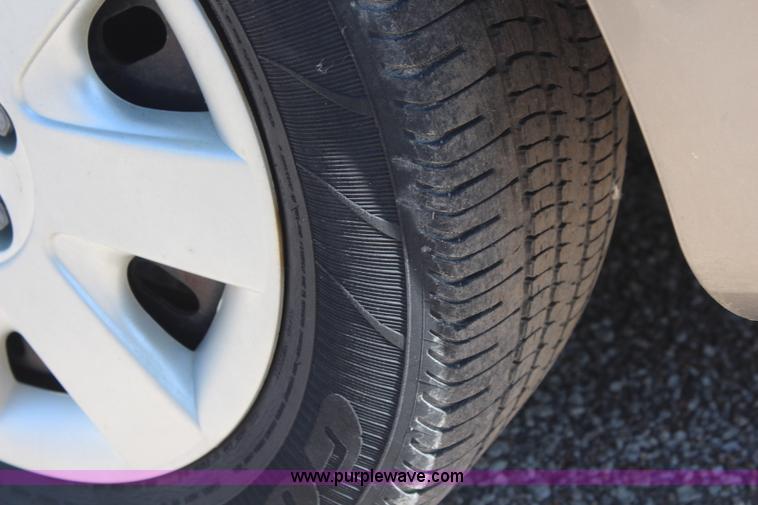 image for item H5017 2002 Ford Taurus