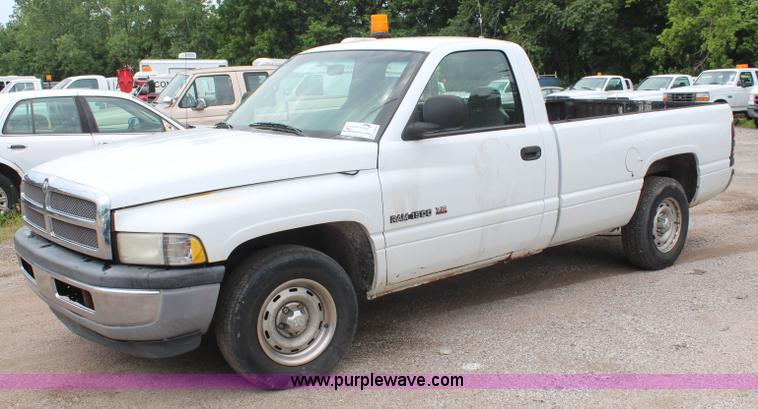 image for item H5018 2001 Dodge Ram 1500 pickup truck