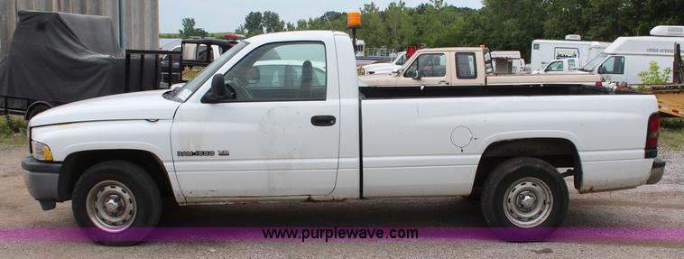 image for item H5018 2001 Dodge Ram 1500 pickup truck