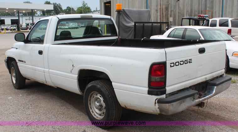 image for item H5018 2001 Dodge Ram 1500 pickup truck