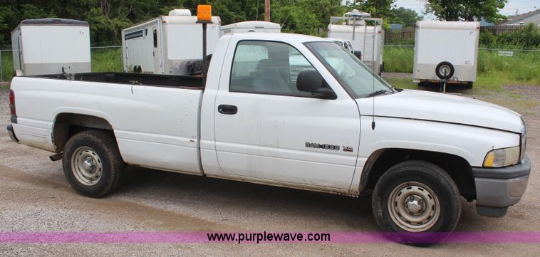 image for item H5018 2001 Dodge Ram 1500 pickup truck
