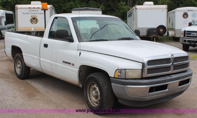 image for item H5018 2001 Dodge Ram 1500 pickup truck