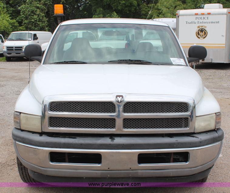 image for item H5018 2001 Dodge Ram 1500 pickup truck