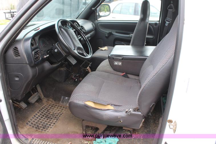 image for item H5018 2001 Dodge Ram 1500 pickup truck