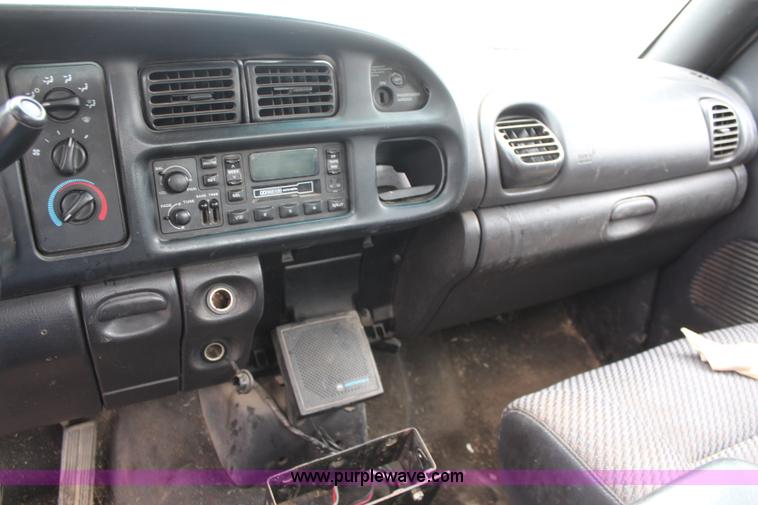 image for item H5018 2001 Dodge Ram 1500 pickup truck