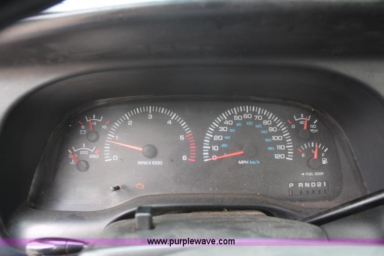 image for item H5018 2001 Dodge Ram 1500 pickup truck