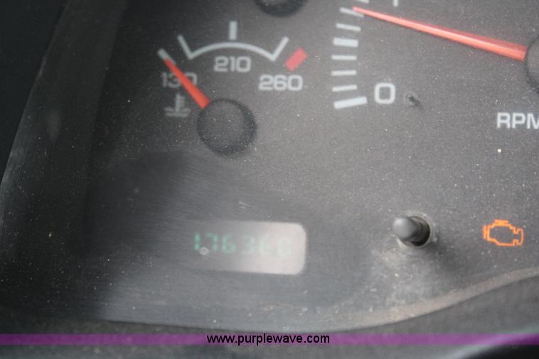 image for item H5018 2001 Dodge Ram 1500 pickup truck