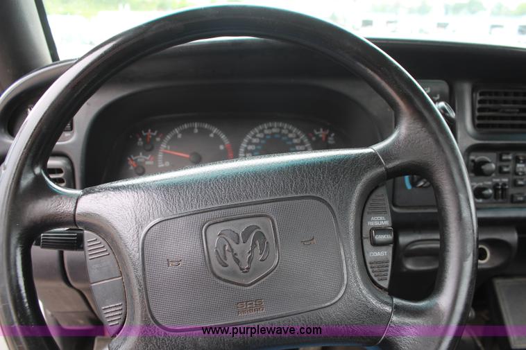 image for item H5018 2001 Dodge Ram 1500 pickup truck