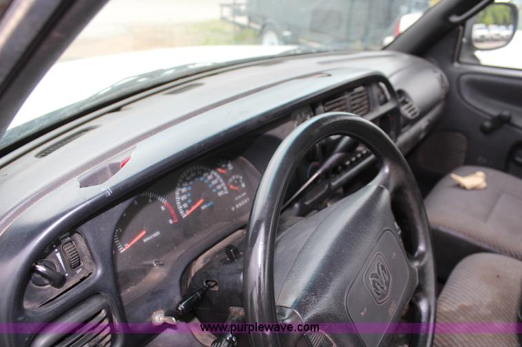 image for item H5018 2001 Dodge Ram 1500 pickup truck