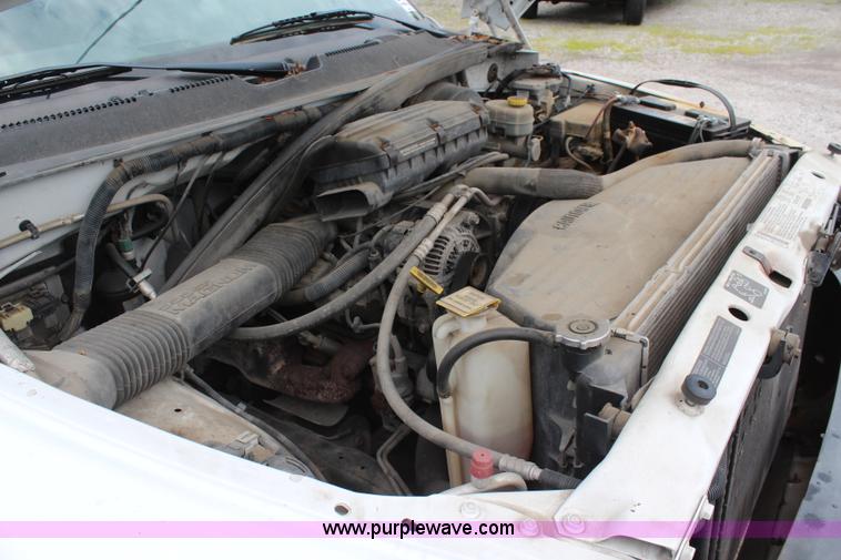 image for item H5018 2001 Dodge Ram 1500 pickup truck