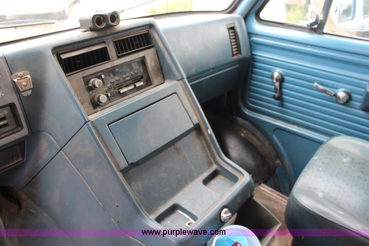 image for item H5021 1992 Chevrolet G30 van