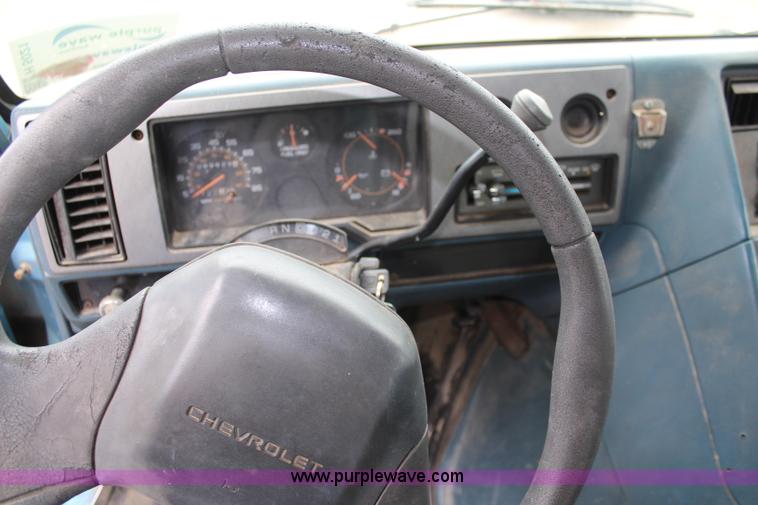 image for item H5021 1992 Chevrolet G30 van