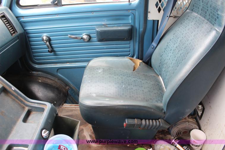 image for item H5021 1992 Chevrolet G30 van