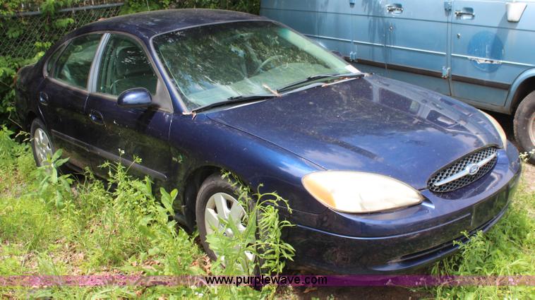 image for item H5022 2000 Ford Taurus