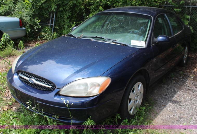 image for item H5022 2000 Ford Taurus