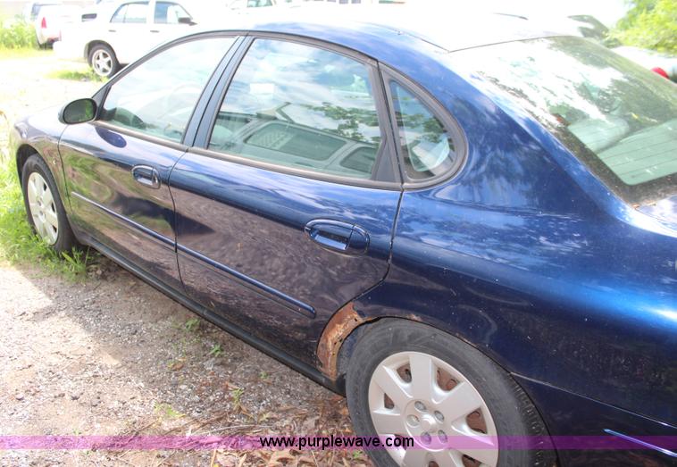 image for item H5022 2000 Ford Taurus
