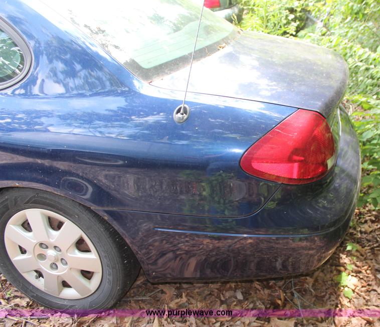 image for item H5022 2000 Ford Taurus