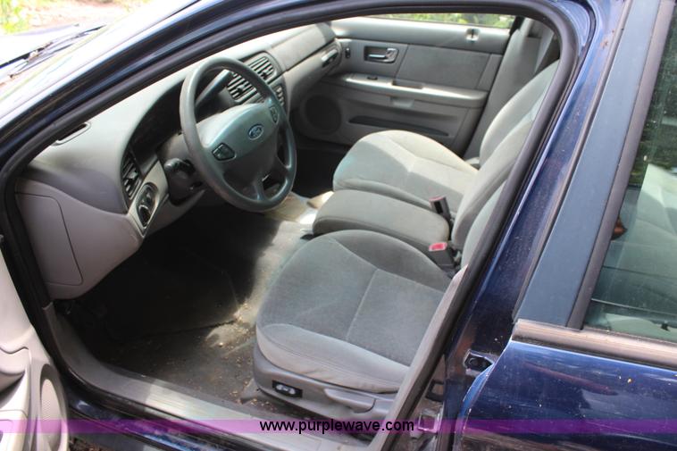 image for item H5022 2000 Ford Taurus