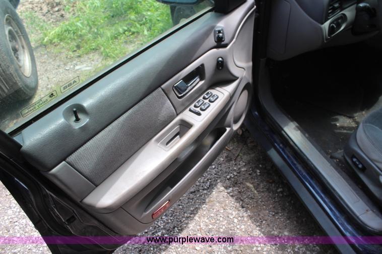 image for item H5022 2000 Ford Taurus