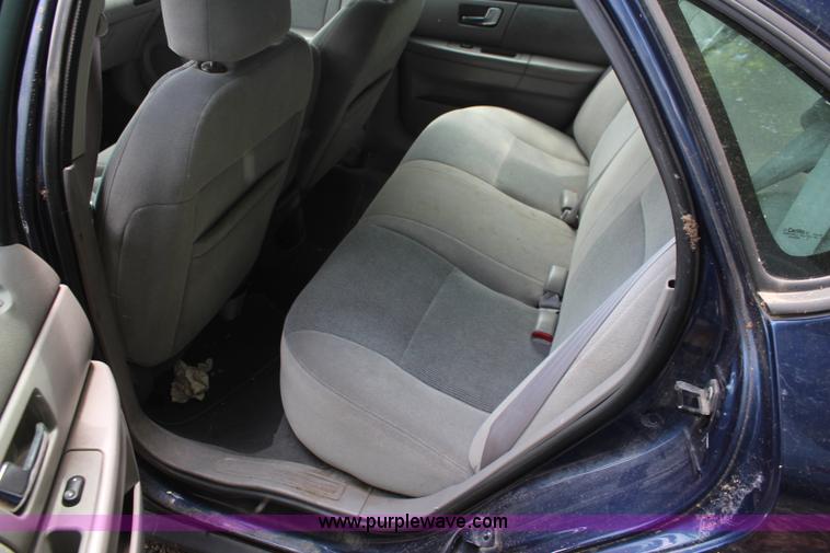 image for item H5022 2000 Ford Taurus