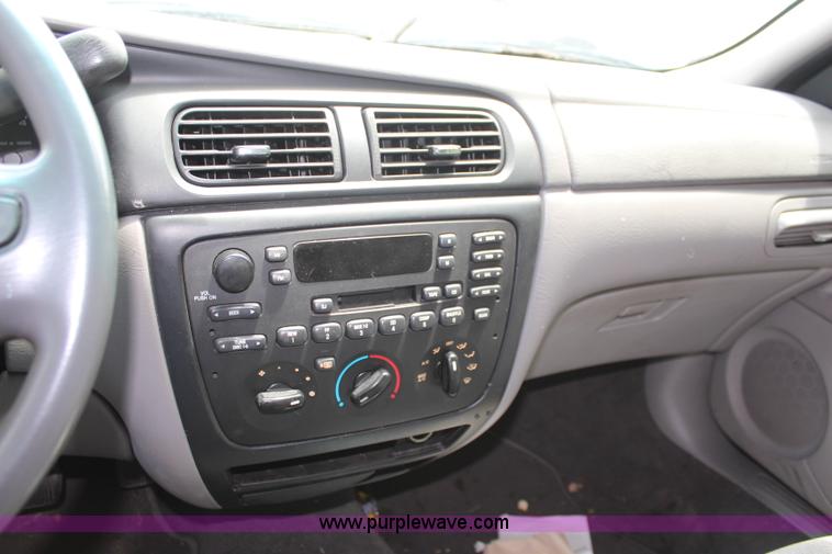 image for item H5022 2000 Ford Taurus