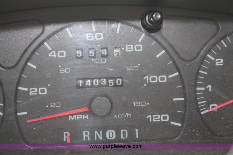 image for item H5022 2000 Ford Taurus