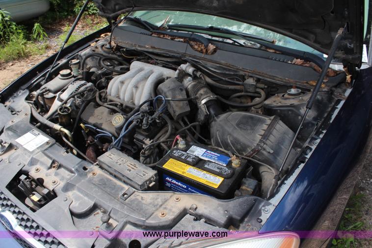 image for item H5022 2000 Ford Taurus