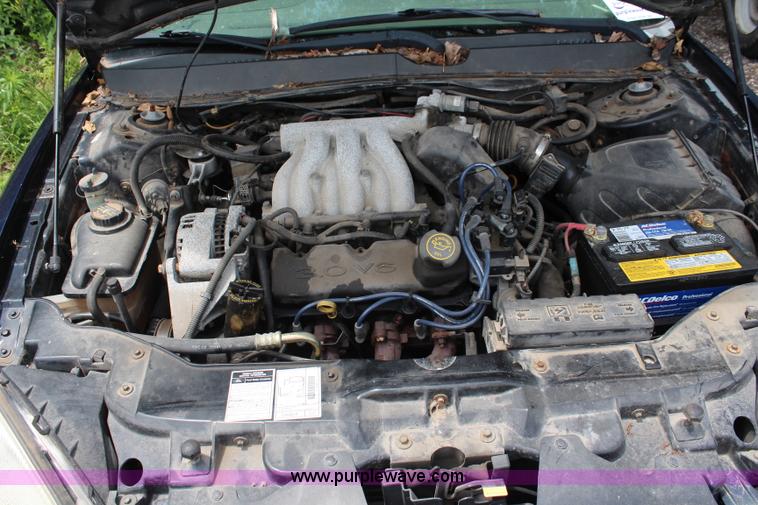 image for item H5022 2000 Ford Taurus