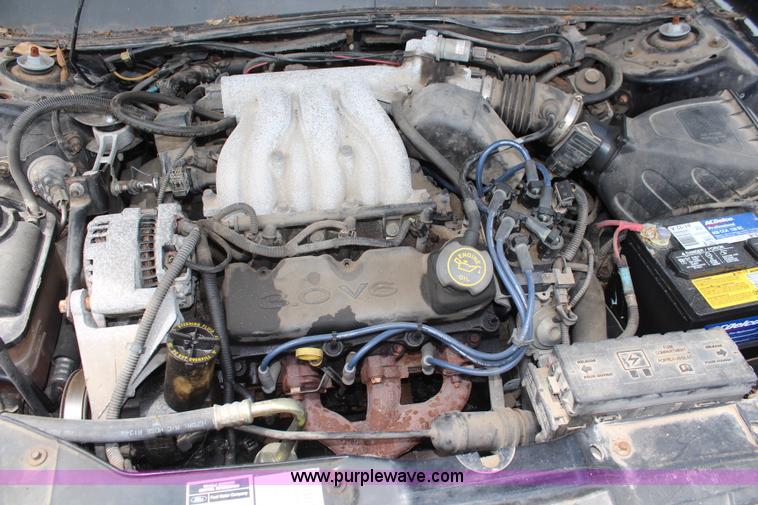 image for item H5022 2000 Ford Taurus