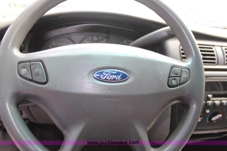 image for item H5022 2000 Ford Taurus