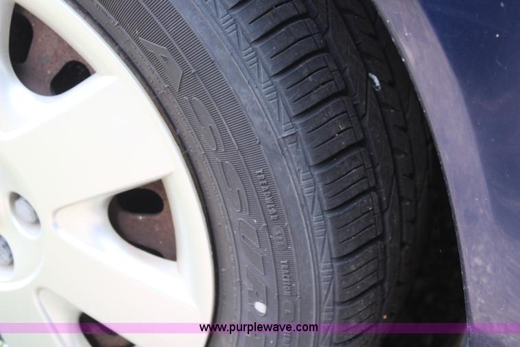 image for item H5022 2000 Ford Taurus