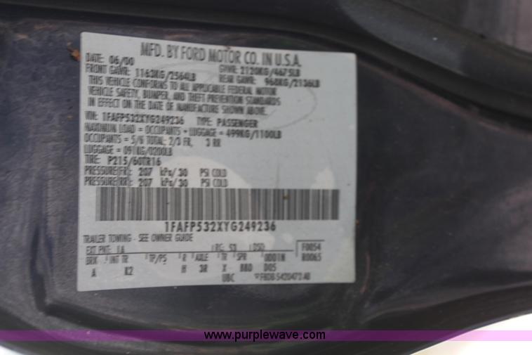 image for item H5022 2000 Ford Taurus