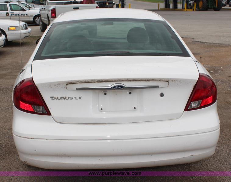 image for item H5023 2002 Ford Taurus