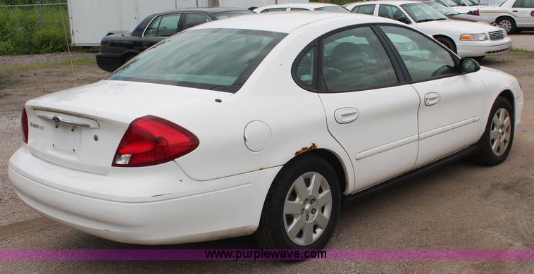 image for item H5023 2002 Ford Taurus