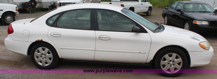 image for item H5023 2002 Ford Taurus