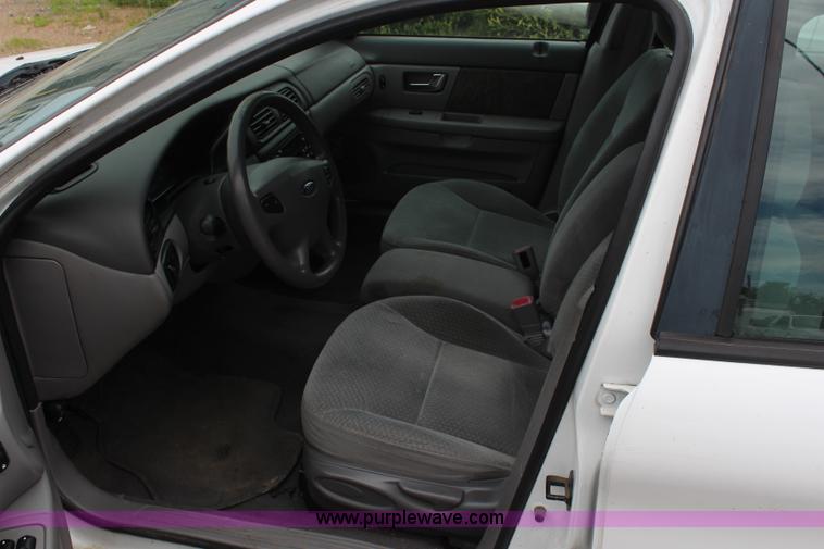 image for item H5023 2002 Ford Taurus