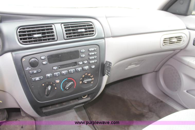 image for item H5023 2002 Ford Taurus