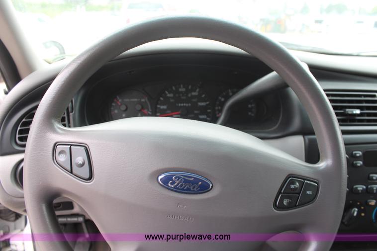 image for item H5023 2002 Ford Taurus