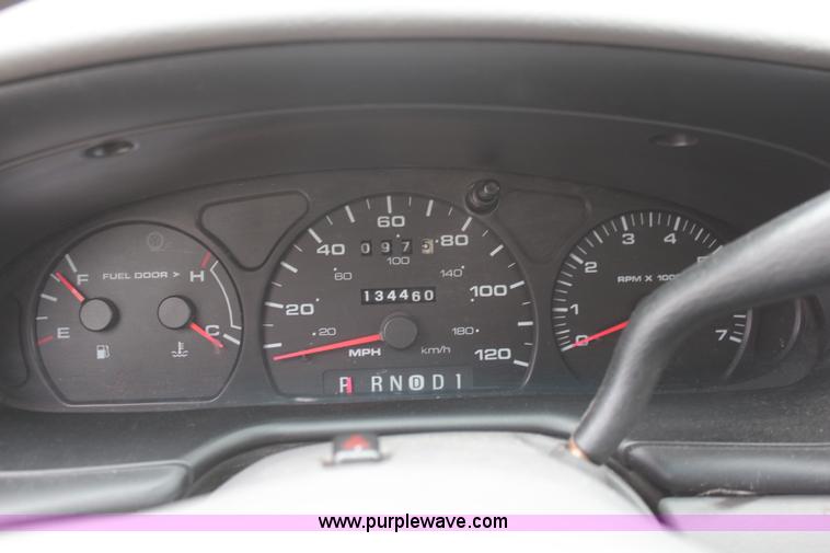 image for item H5023 2002 Ford Taurus