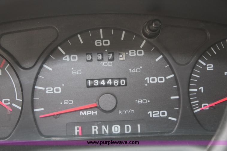 image for item H5023 2002 Ford Taurus