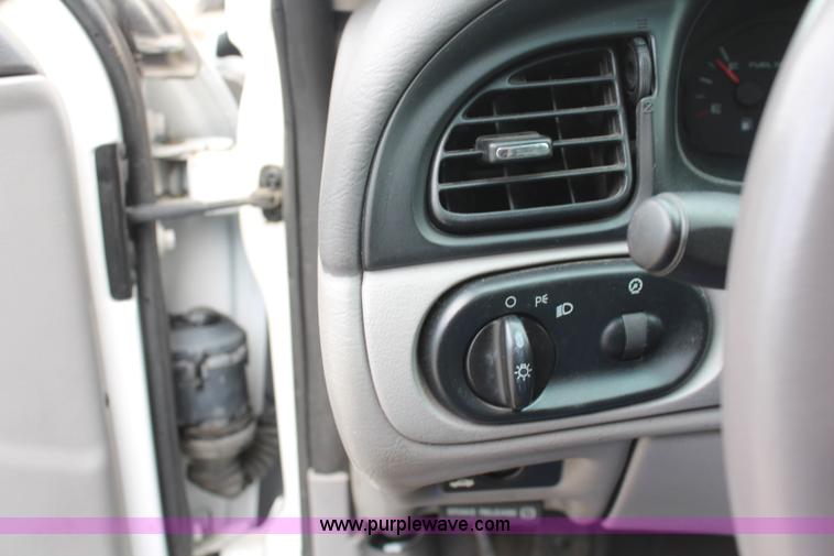 image for item H5023 2002 Ford Taurus