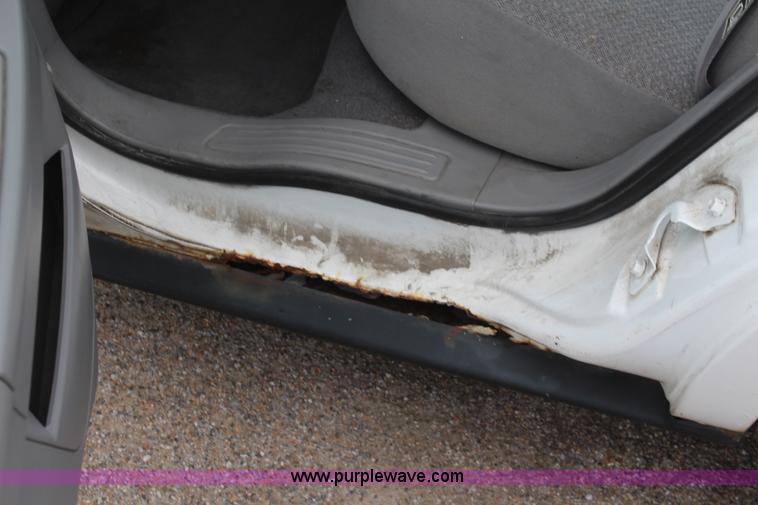 image for item H5023 2002 Ford Taurus