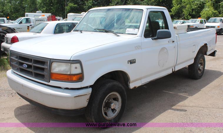 image for item H5024 1995 Ford F150 XL pickup truck