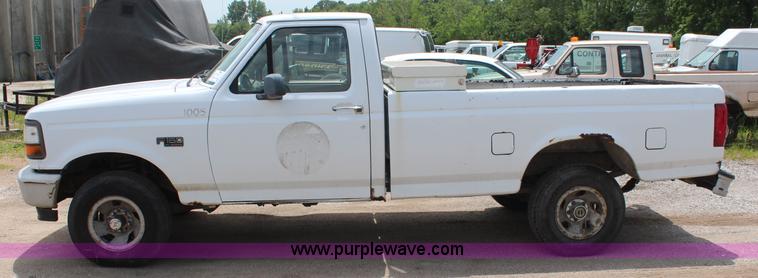 image for item H5024 1995 Ford F150 XL pickup truck