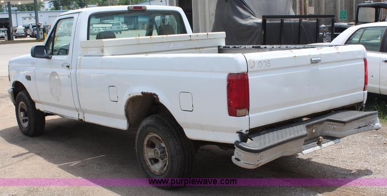 image for item H5024 1995 Ford F150 XL pickup truck